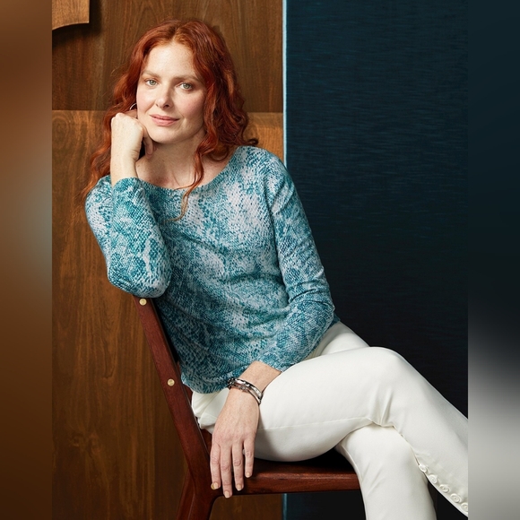 Chico's Blue Reptile Snake Print Bateau Neck Light Sweater Women's Size Large L - Picture 4 of 13